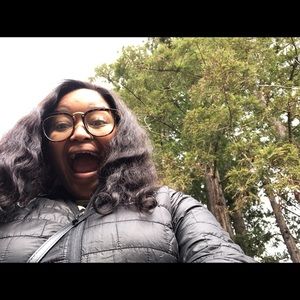 Meet your Posher, Niona